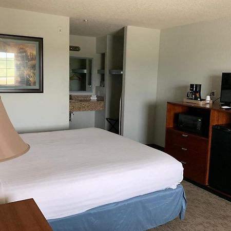 Oyo Hotel Pearsall I-35 West ภายนอก รูปภาพ