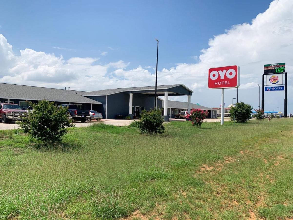 Oyo Hotel Pearsall I-35 West ภายนอก รูปภาพ