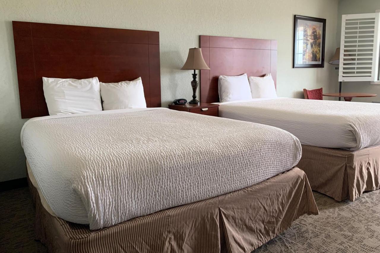 Oyo Hotel Pearsall I-35 West ภายนอก รูปภาพ