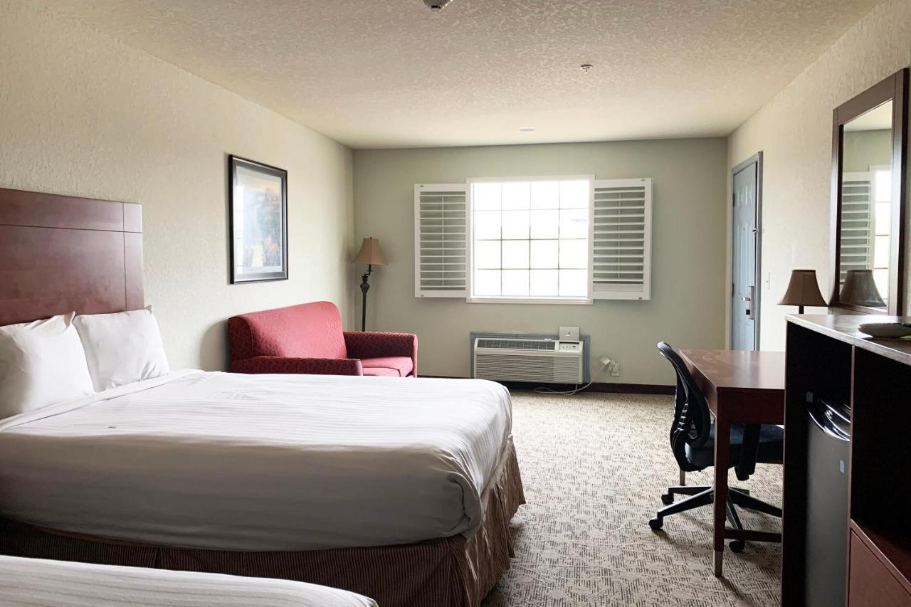 Oyo Hotel Pearsall I-35 West ภายนอก รูปภาพ