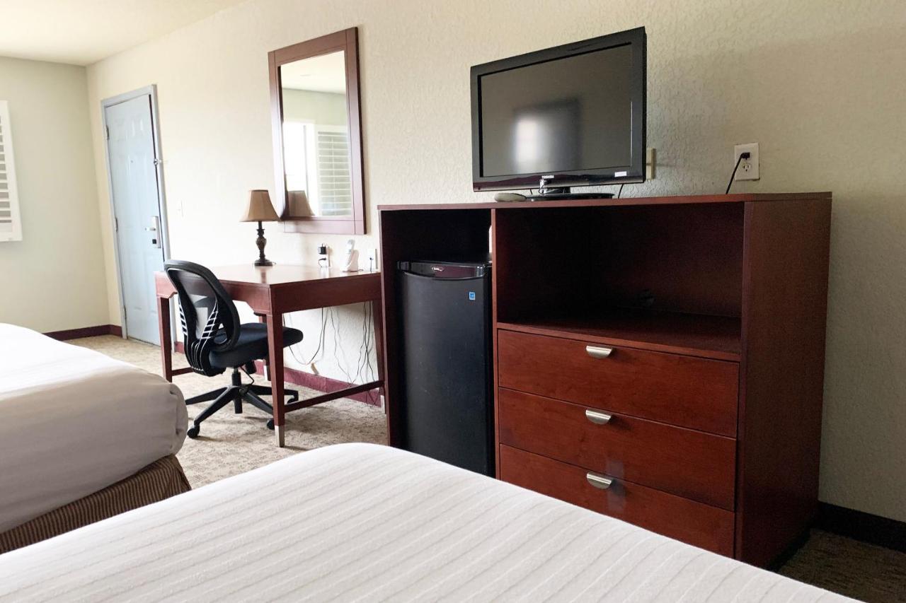 Oyo Hotel Pearsall I-35 West ภายนอก รูปภาพ