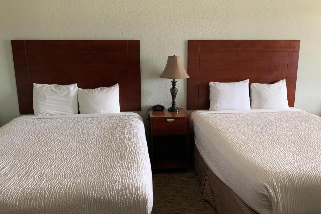 Oyo Hotel Pearsall I-35 West ภายนอก รูปภาพ