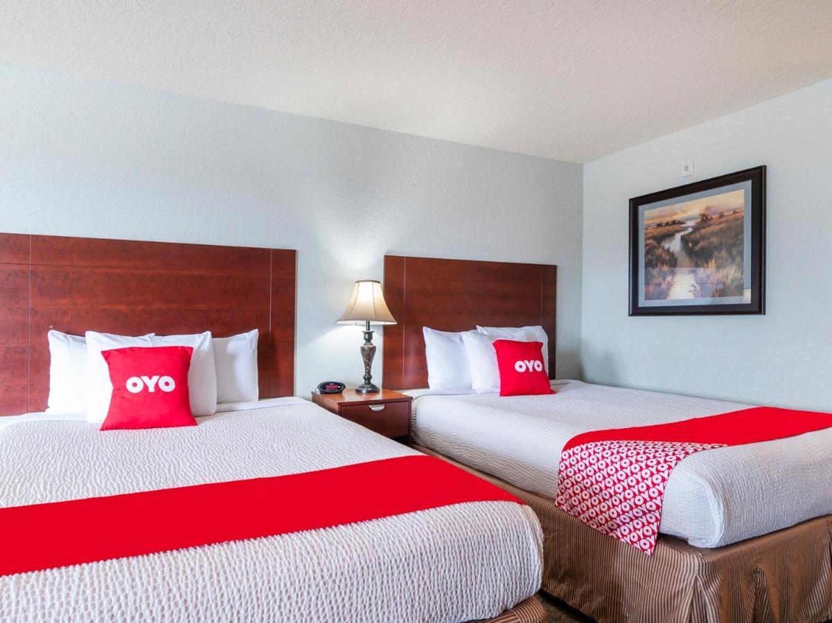 Oyo Hotel Pearsall I-35 West ภายนอก รูปภาพ