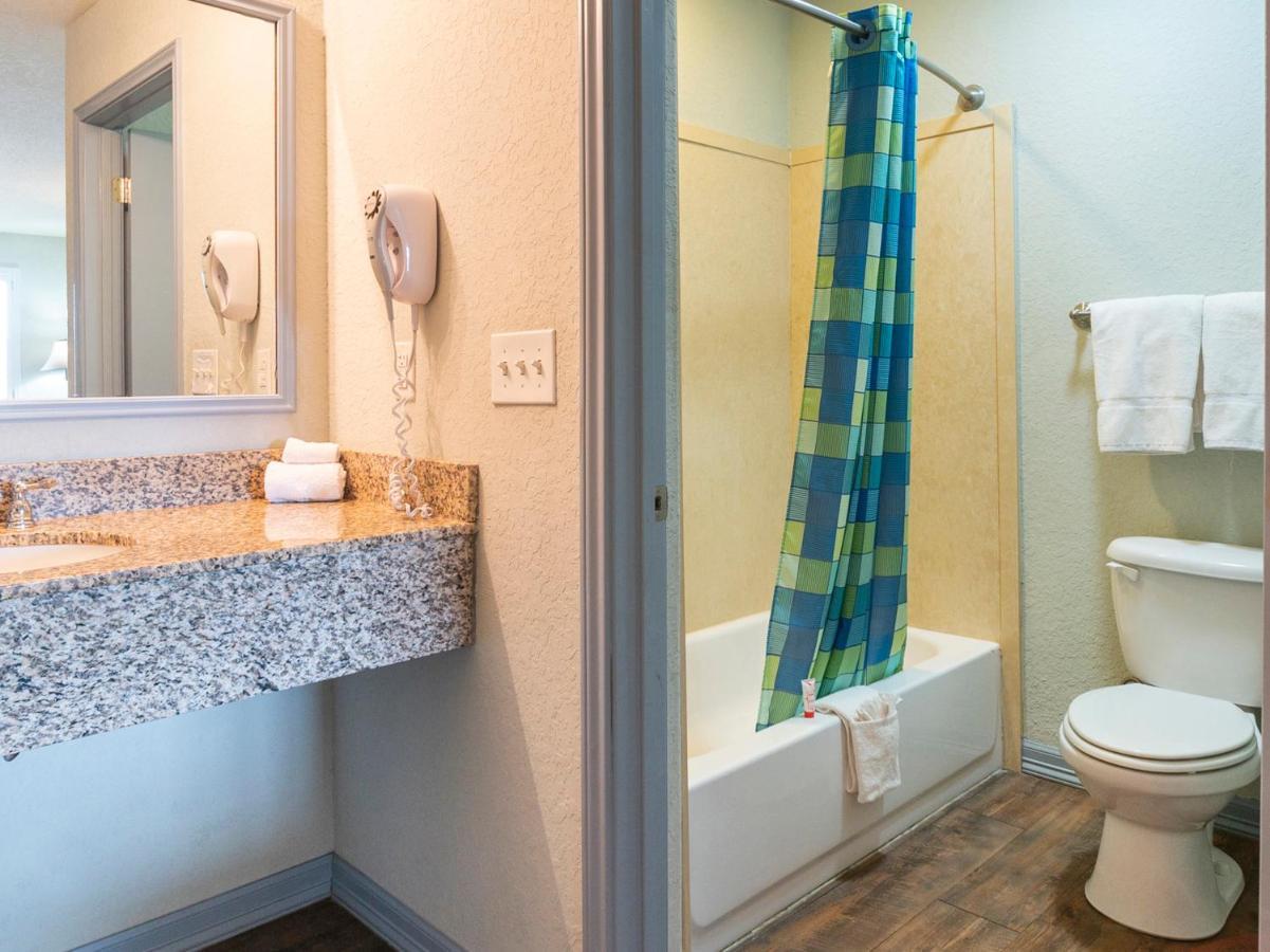 Oyo Hotel Pearsall I-35 West ภายนอก รูปภาพ
