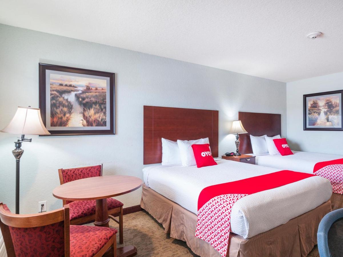 Oyo Hotel Pearsall I-35 West ภายนอก รูปภาพ