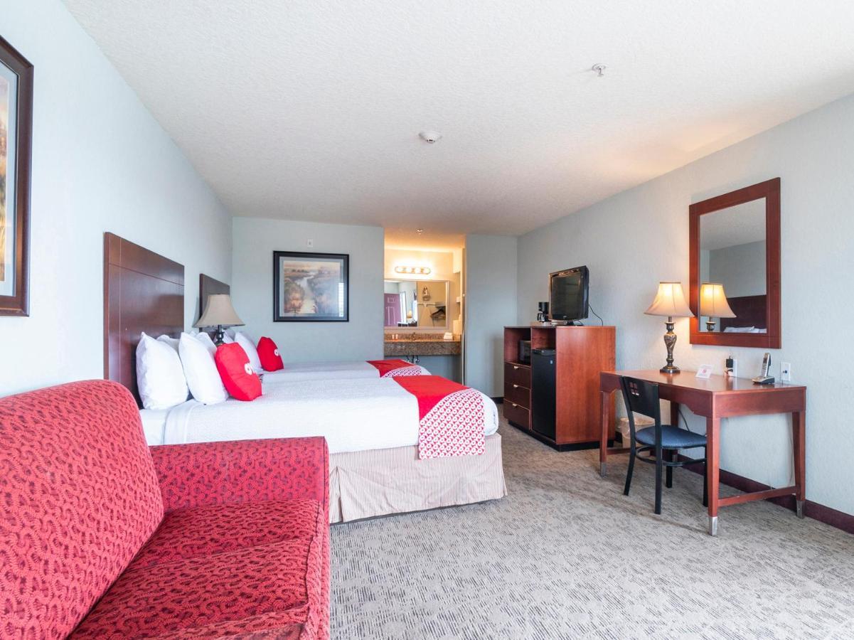 Oyo Hotel Pearsall I-35 West ภายนอก รูปภาพ